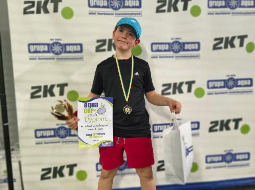 Leon Lipiński z medalem po turnieju tenisowym w Zielonej Górze