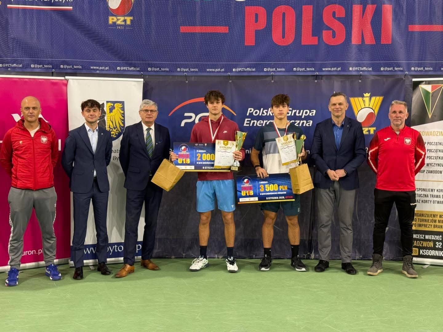 Michał Pielat i Hugo Rytelewski z medalami Halowych Mistrzostw Polski Juniorów - AZS Poznań
